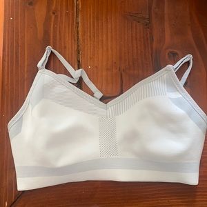 BNWOT Nike sports bra.